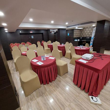 Central Beacon Hotel Surat Luaran gambar
