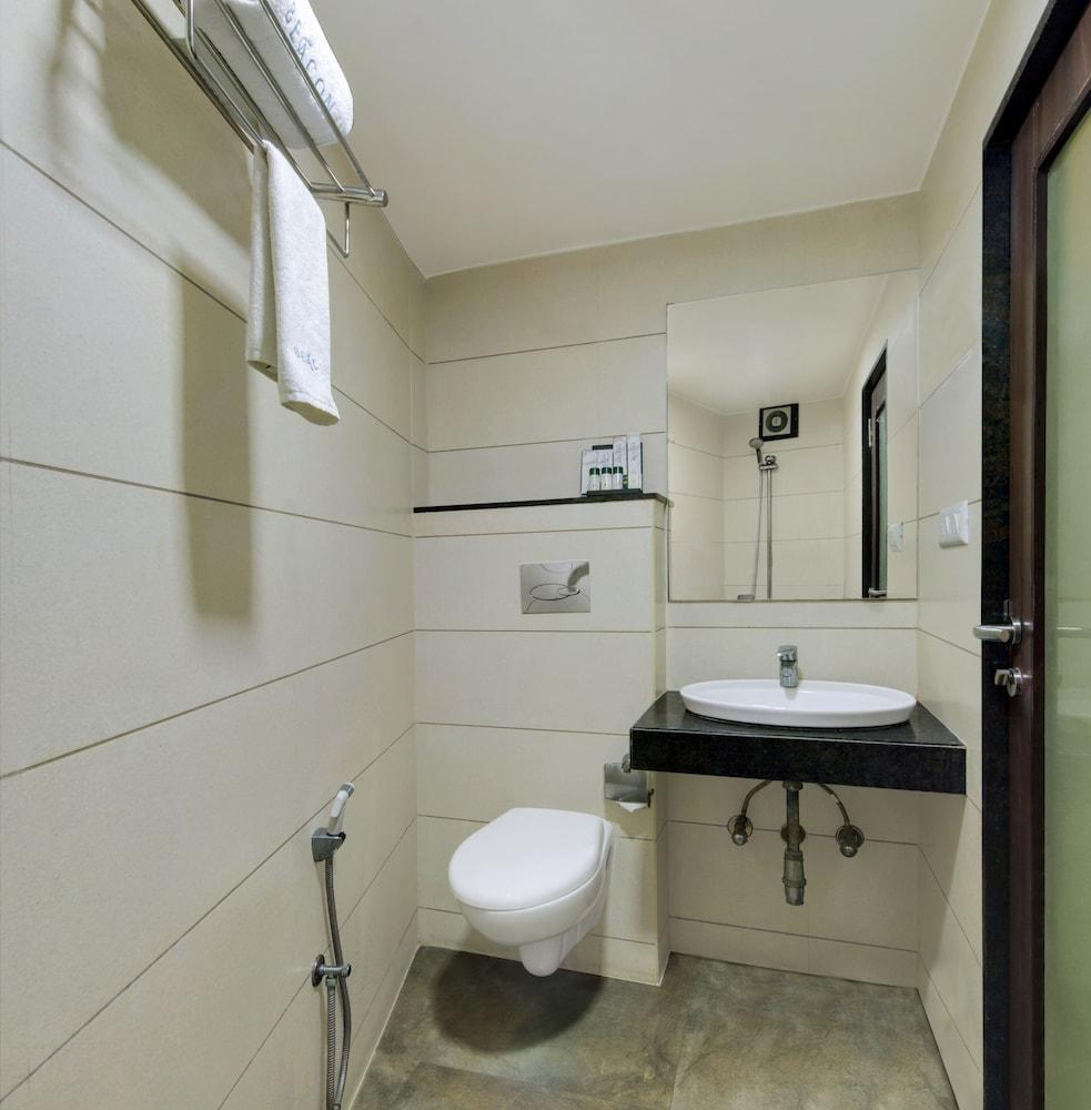 Central Beacon Hotel Surat Luaran gambar
