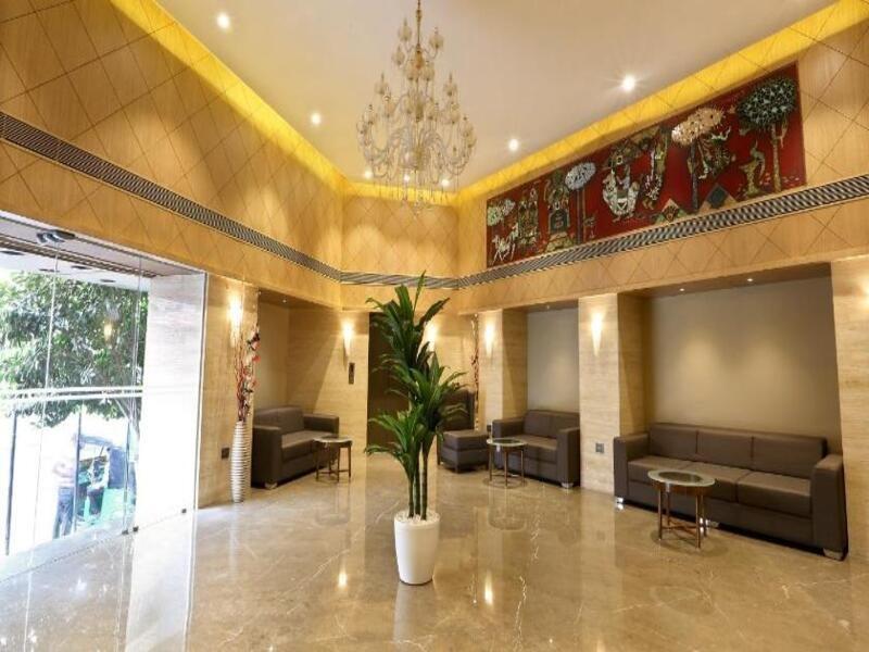 Central Beacon Hotel Surat Luaran gambar