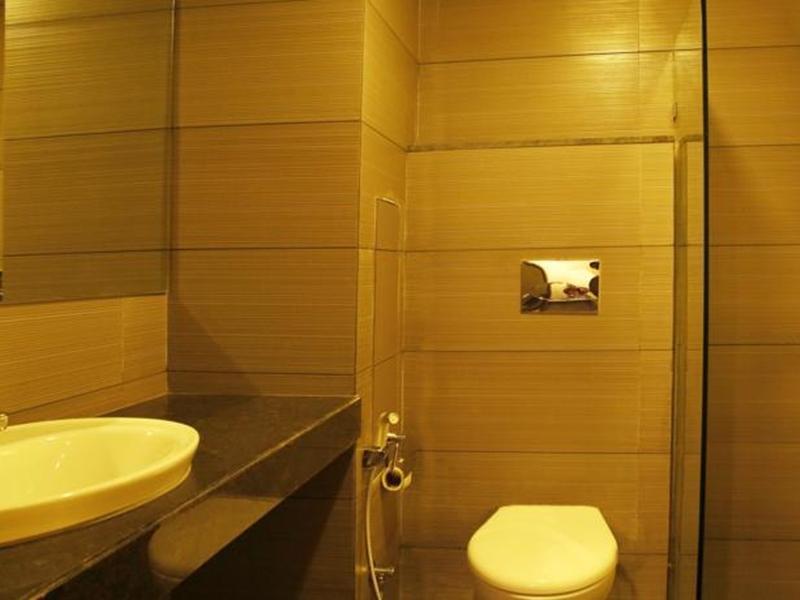 Central Beacon Hotel Surat Luaran gambar