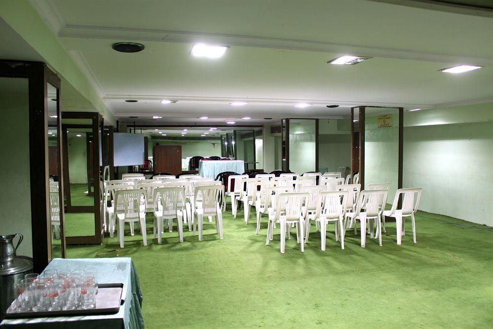 Central Beacon Hotel Surat Luaran gambar