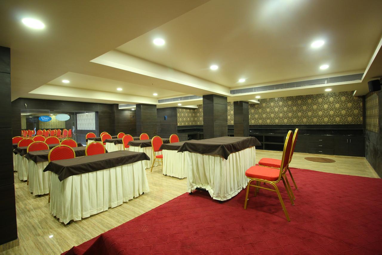Central Beacon Hotel Surat Luaran gambar