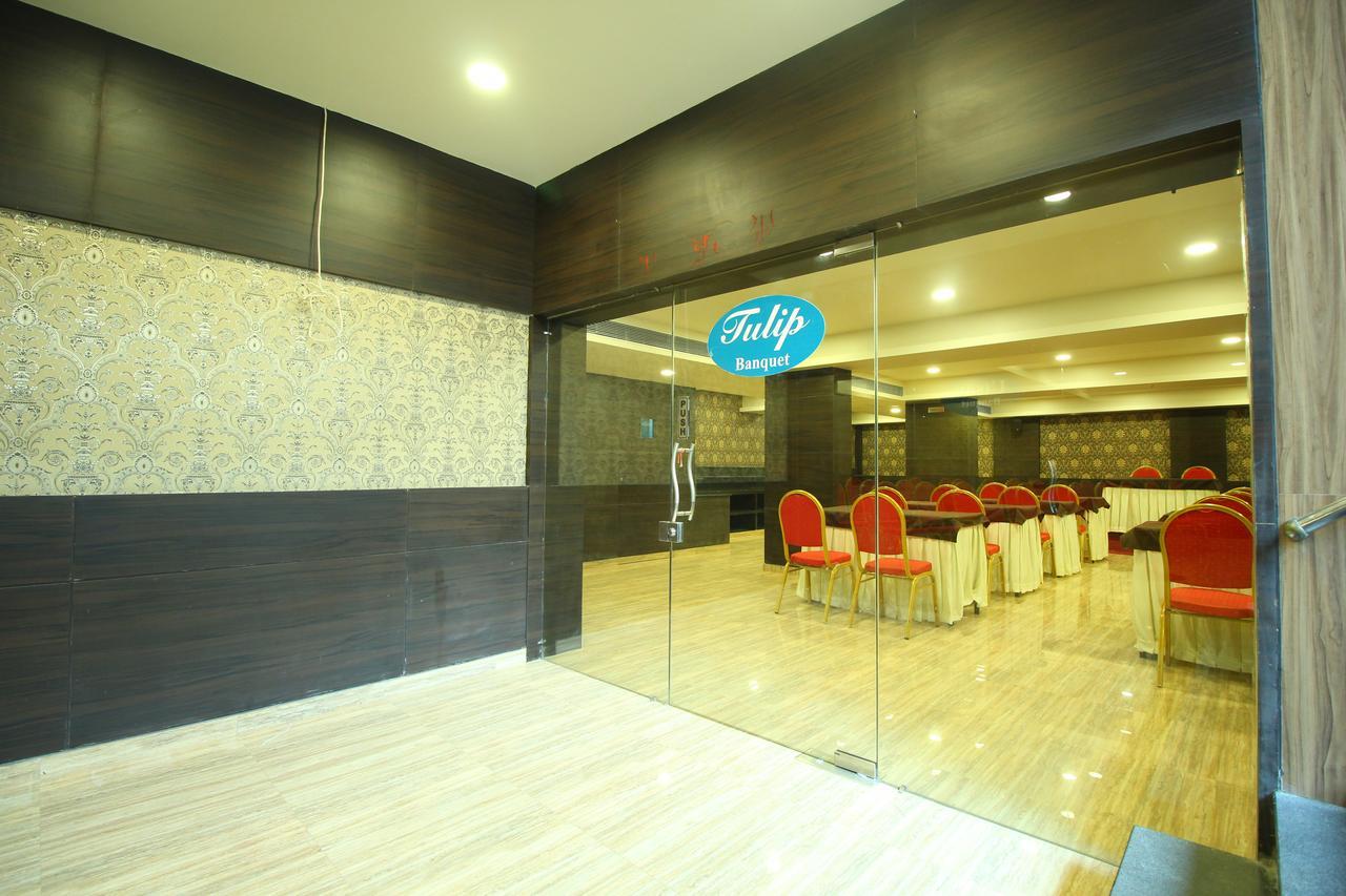 Central Beacon Hotel Surat Luaran gambar