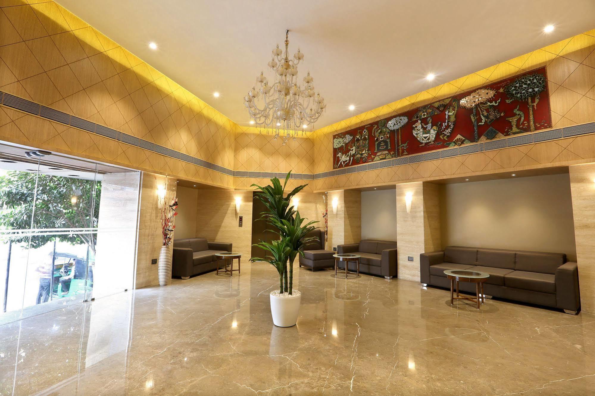 Central Beacon Hotel Surat Luaran gambar