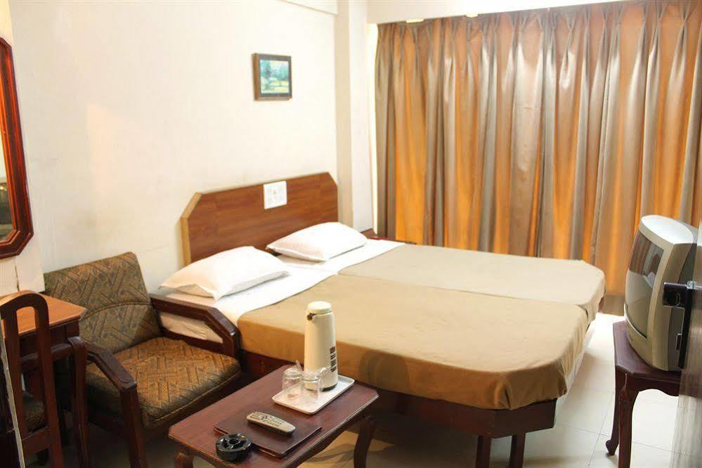 Central Beacon Hotel Surat Luaran gambar