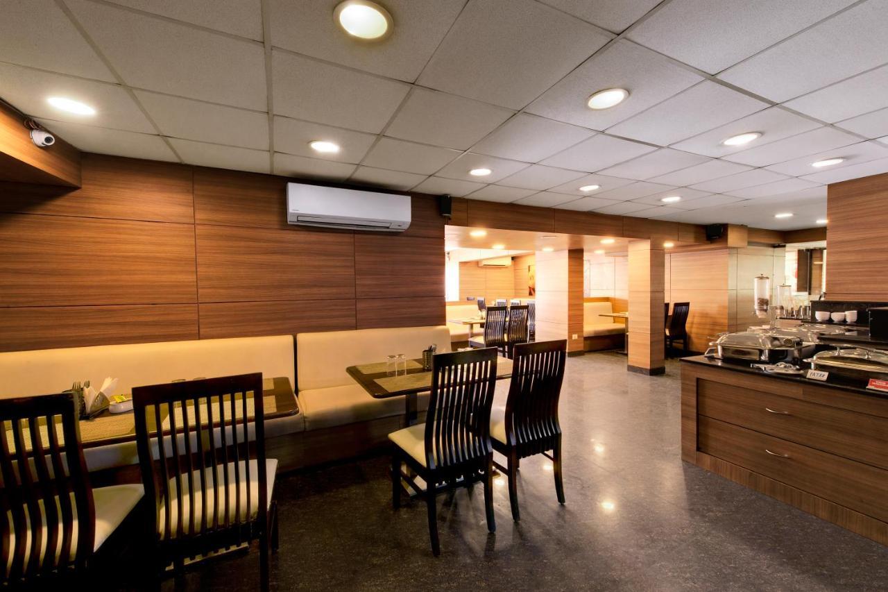 Central Beacon Hotel Surat Luaran gambar